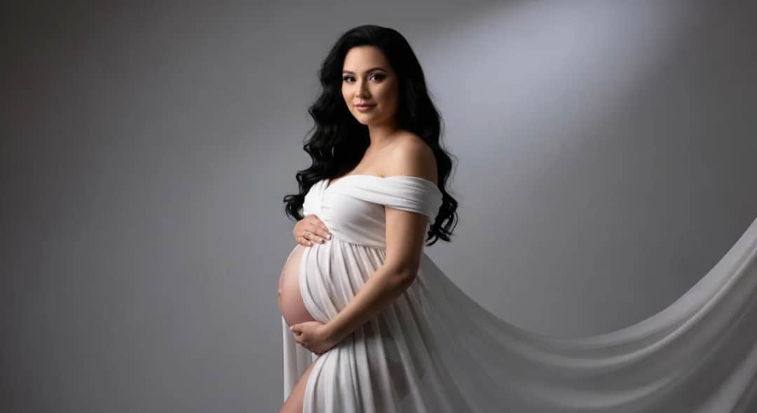 Idealne ubrania na sesję ciążową - unikaj tych błędów w stylizacji