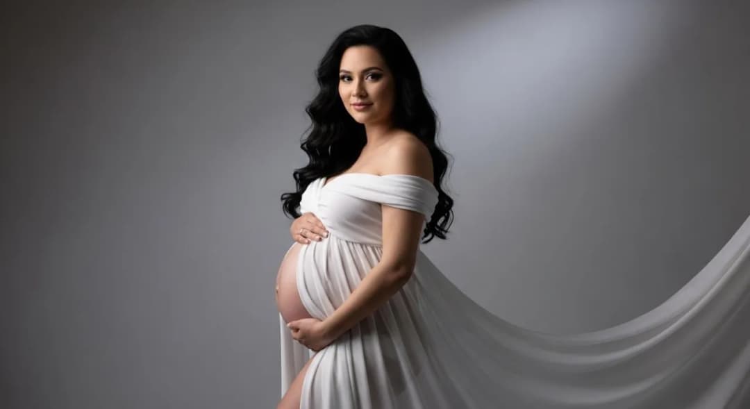 Idealne ubrania na sesję ciążową - unikaj tych błędów w stylizacji