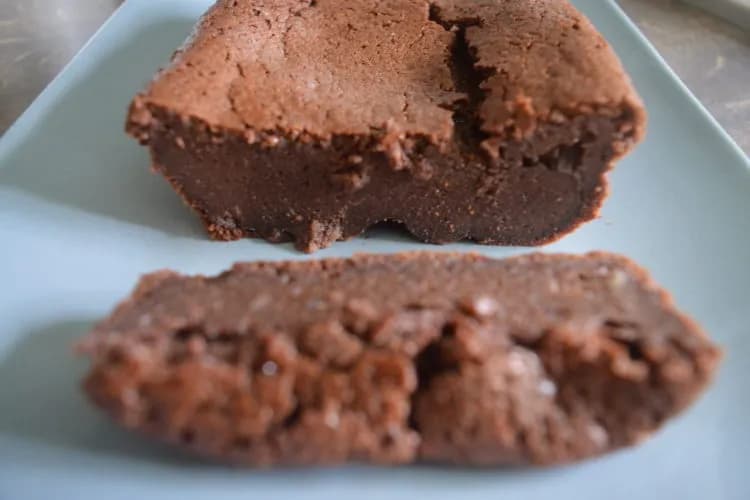 Najlepszy przepis na moelleux au chocolat z idealnym płynnym środkiem