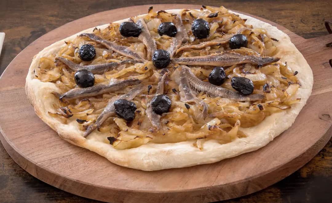 Pissaladière: przepis na wyjątkową francuską tartę, którą pokochasz