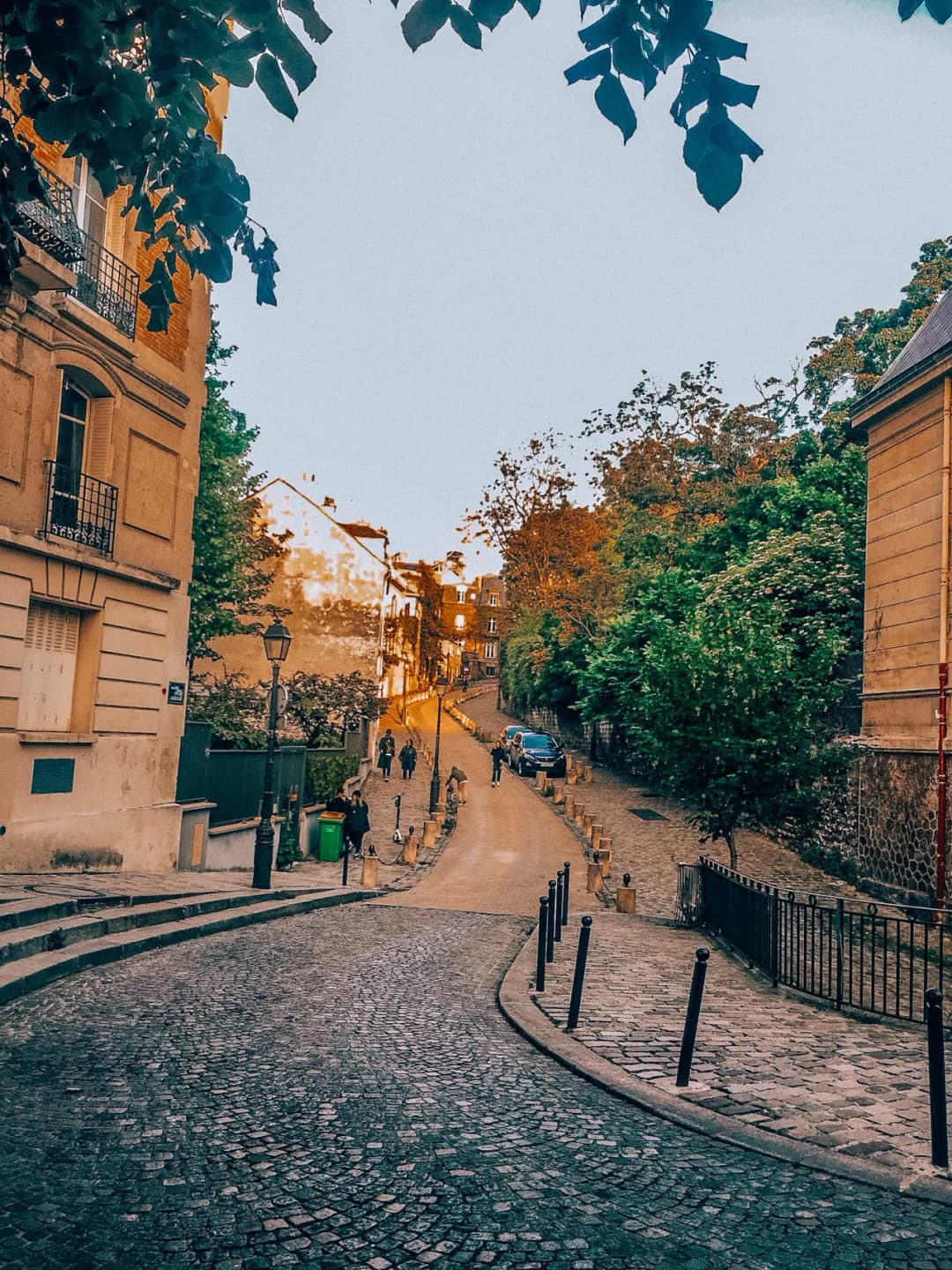 Kiedy jechać do Paryża, aby uniknąć tłumów i cieszyć się pogodą