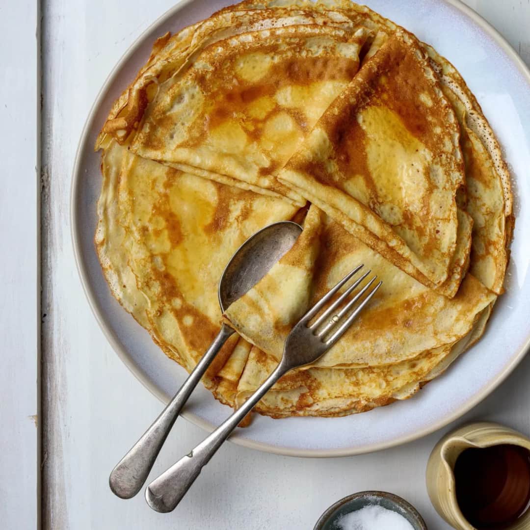 Jak zrobić idealne crêpes: przepisy na słodkie i wytrawne nadzienia