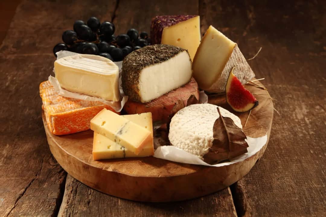 Sekrety fromage: Jak wybierać, smakować i doceniać sery francuskie