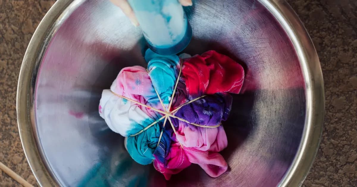 Co można zrobić ze starych ubrań? 10 kreatywnych pomysłów na ich wykorzystanie