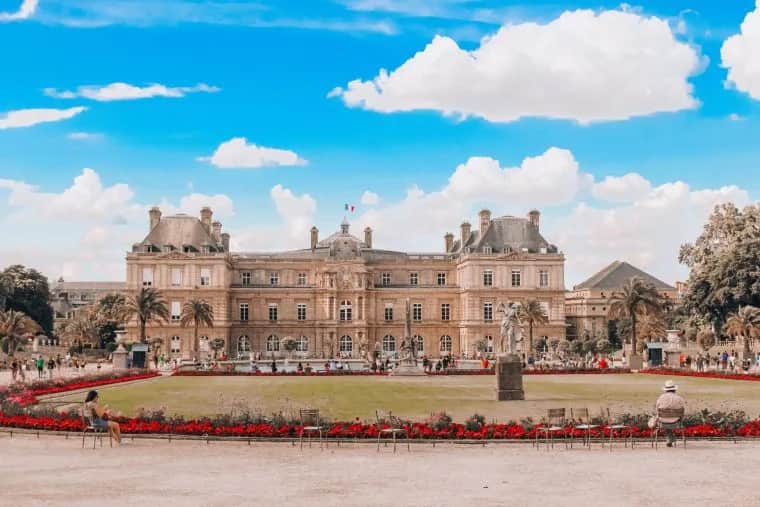 Ile ludzi mieszka w Paryżu? Zaskakujące fakty o populacji miasta