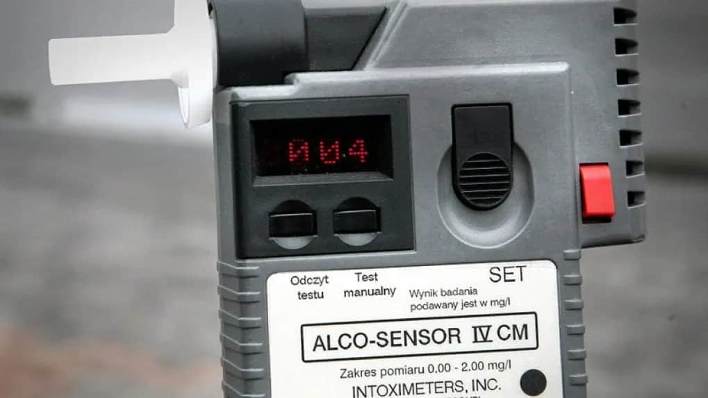 Kiedy można jechać po kieliszku wódki? Poznaj ryzyko i zalecenia