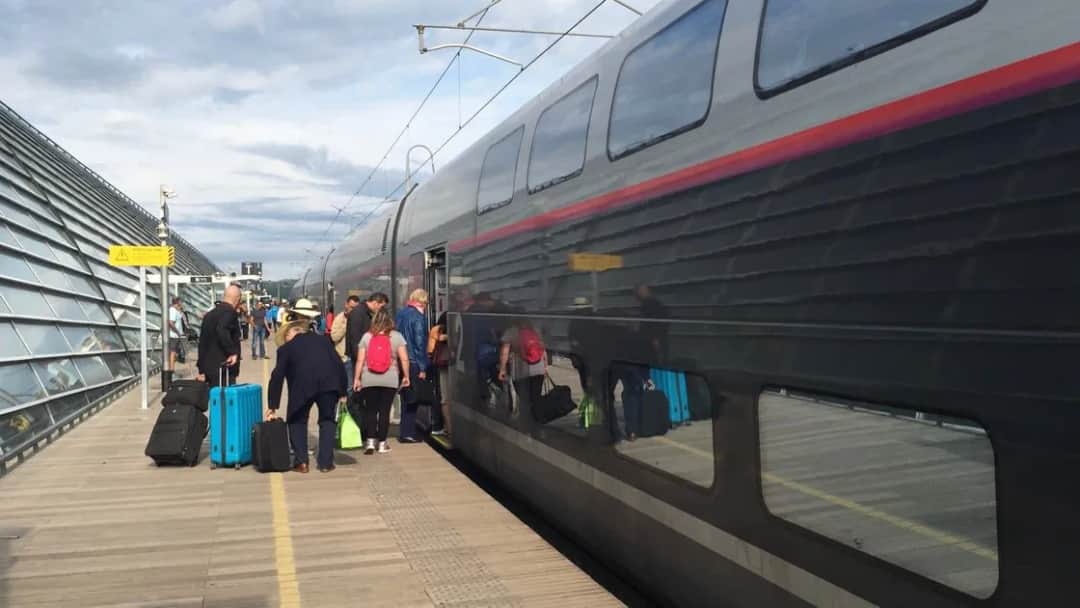 Jak dojechać z Nicei do Antibes - szybkie i tanie opcje podróży