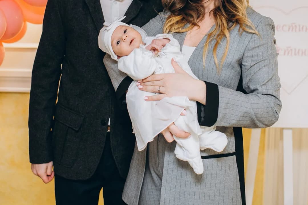 W co się ubrać na chrzciny zimą, aby wyglądać elegancko i ciepło